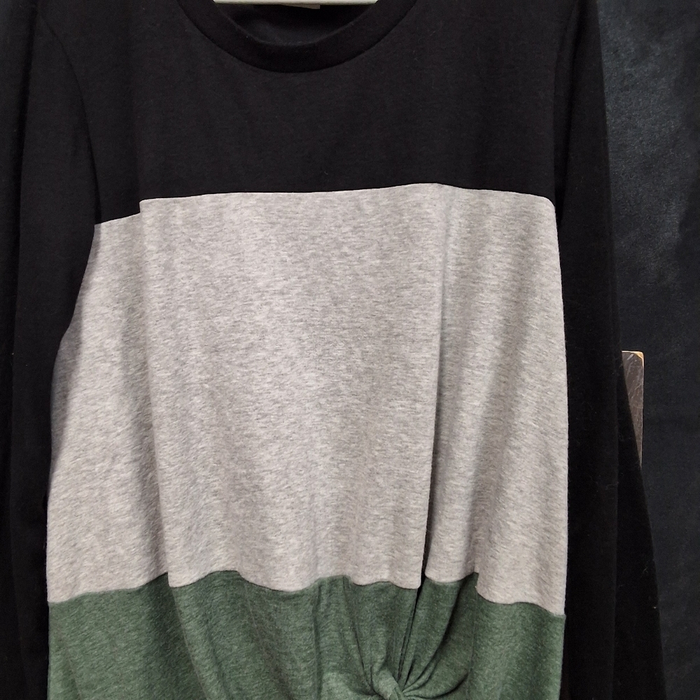 Yidarton Black Top with Multicolor Accents size womens L (Oversized) - Picture 11 of 14